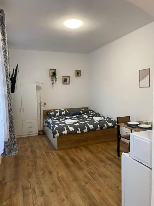 Cozy 1 Bedroom Studio In The Center Of Pilsen Luaran gambar